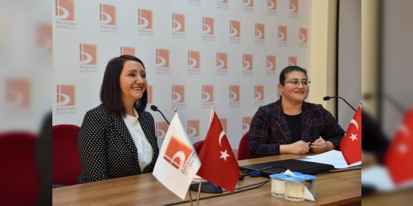'TÜRKİYE'DE KADININ SİYASİ HAKLARI' KONFERANSI YAPILDI