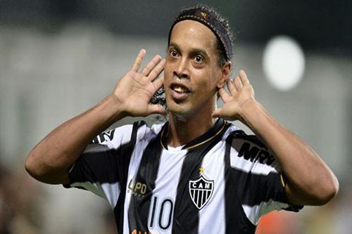 Ronaldinho işi bitmedi...