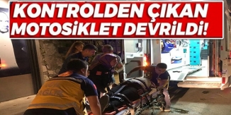 KONTROLDEN ÇIKAN MOTOSİKLET DEVRİLDİ!