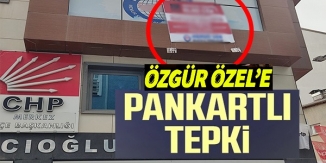 ÖZGÜR ÖZEL'E PANKARTLI TEPKİ!